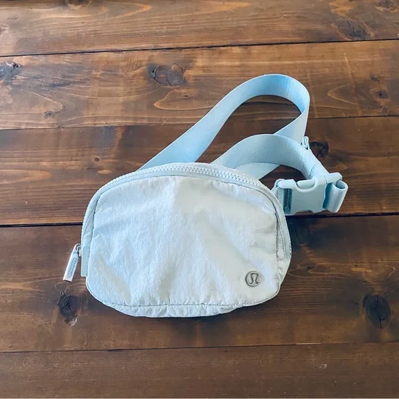 Lululemon Powder Blue 1L Everywhere Belt Bag - Picture 5 of 15